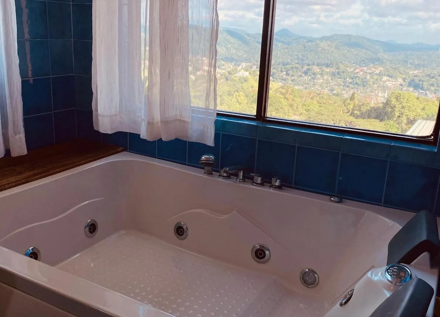 Kandy Highland Unique Hotel