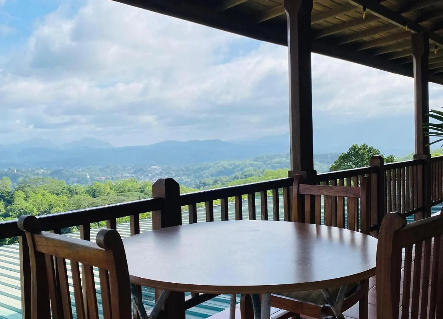 Kandy Highland Unique Hotel